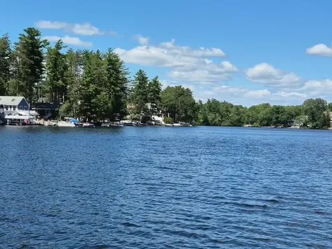 107 Shore Drive Salem NH 03079