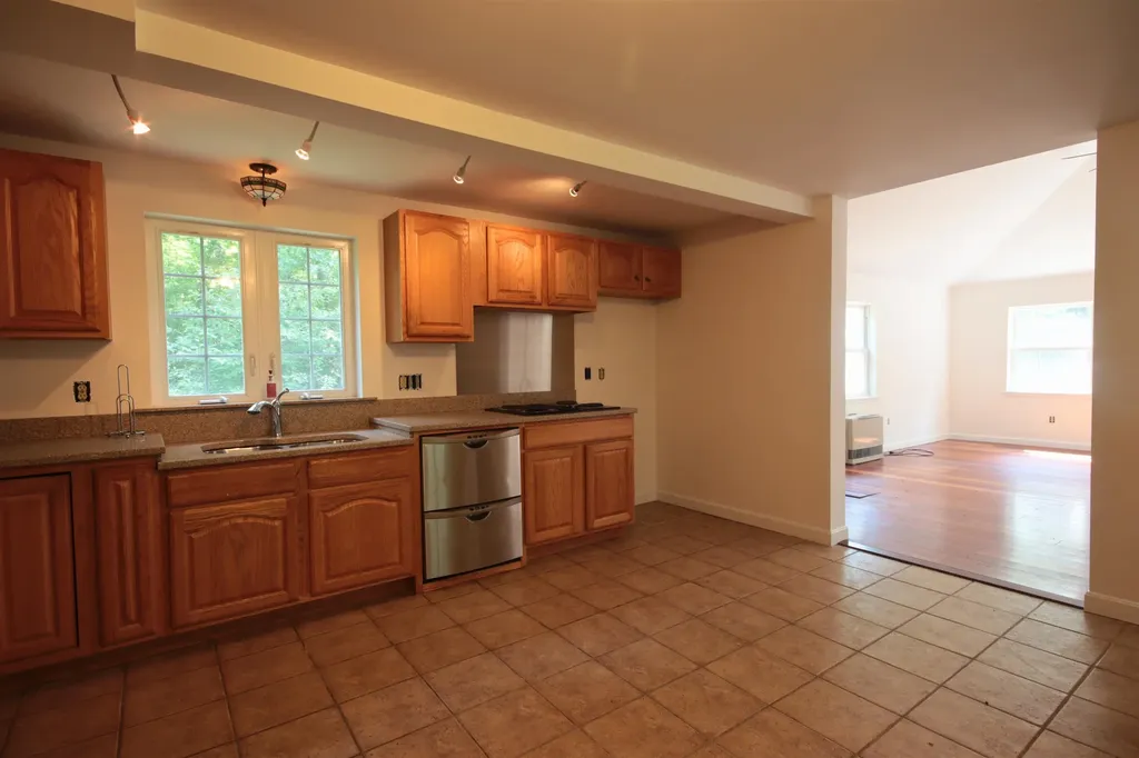 9 Bluebird Lane Kingston NH 03848