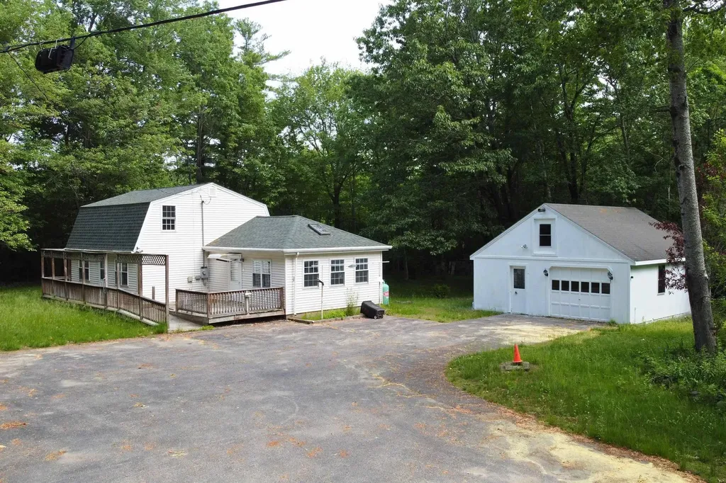9 Bluebird Lane Kingston NH 03848