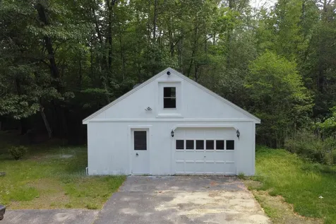 9 Bluebird Lane Kingston NH 03848