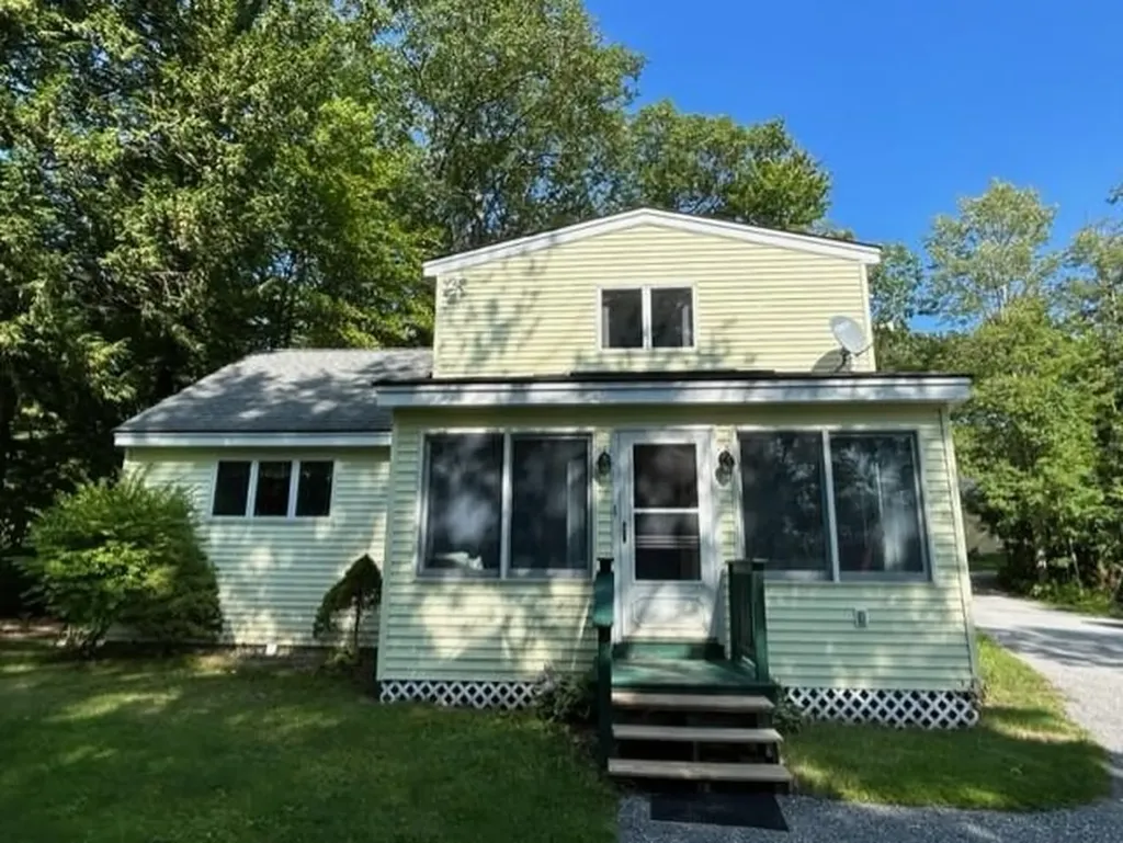 16 Pine Street Newbury NH 03255