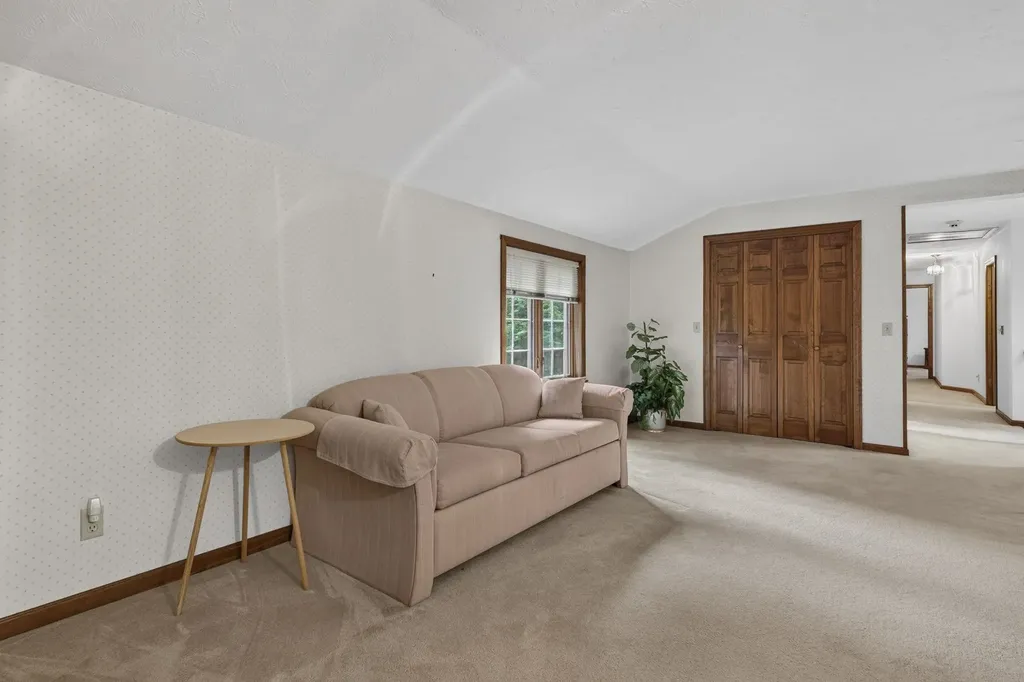 62 Hearthside Circle Bedford NH 03110