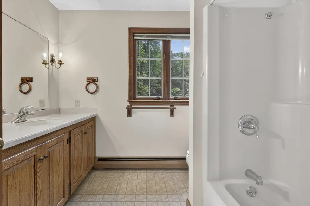 62 Hearthside Circle Bedford NH 03110