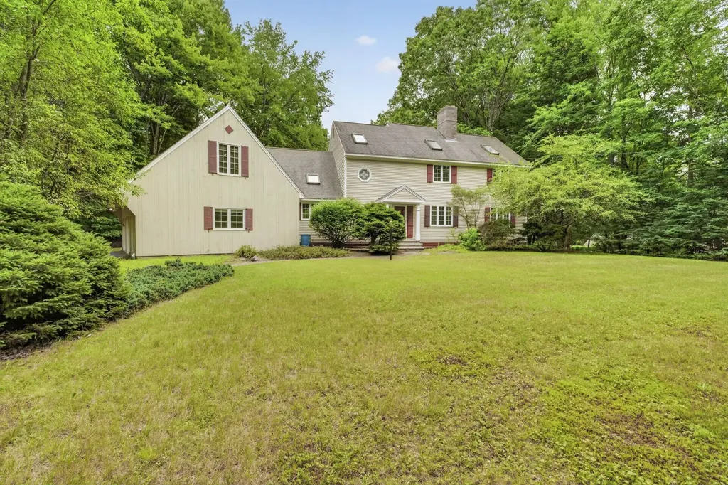 62 Hearthside Circle Bedford NH 03110