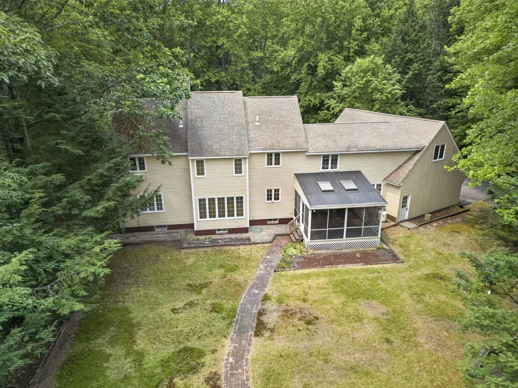 62 Hearthside Circle Bedford NH 03110