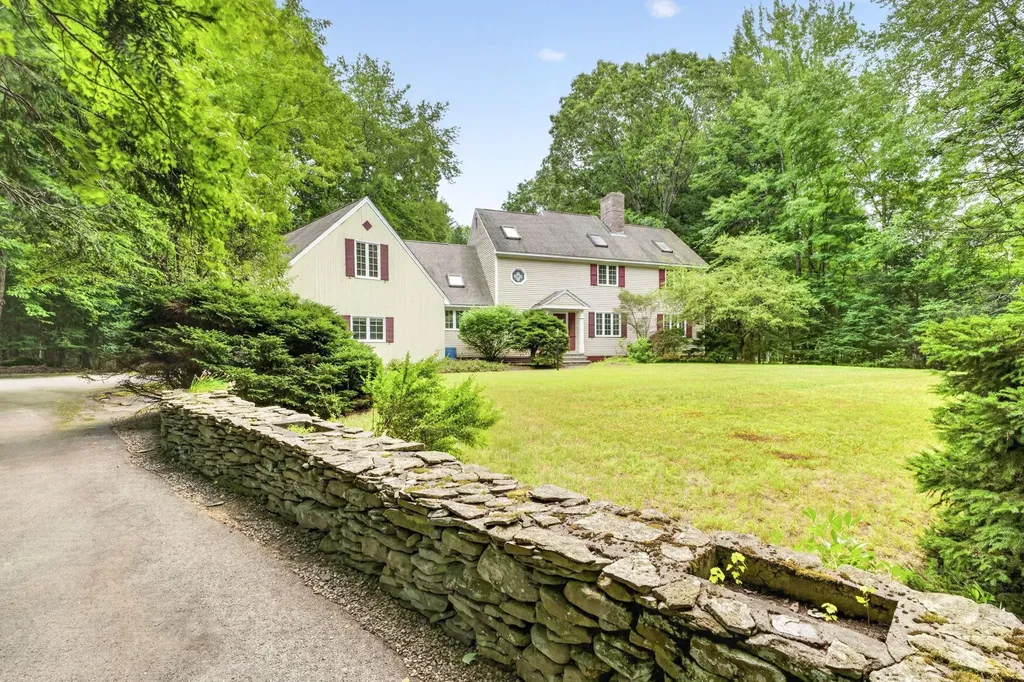 62 Hearthside Circle Bedford NH 03110