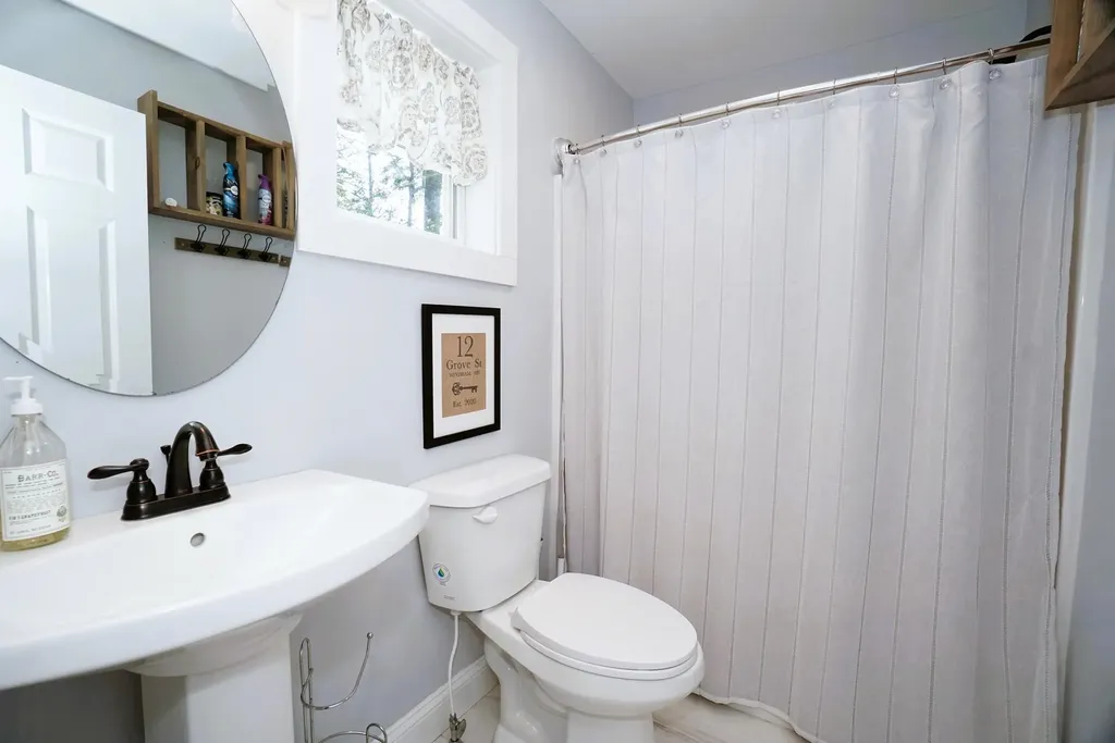 12 Grove Street Windham NH 03087