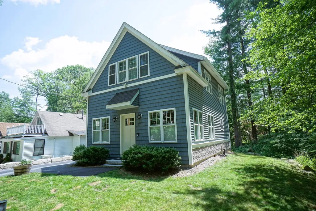 12 Grove Street Windham NH 03087