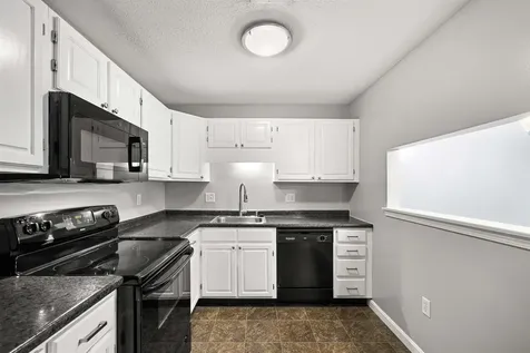 690 South Porter Street Manchester NH 03103