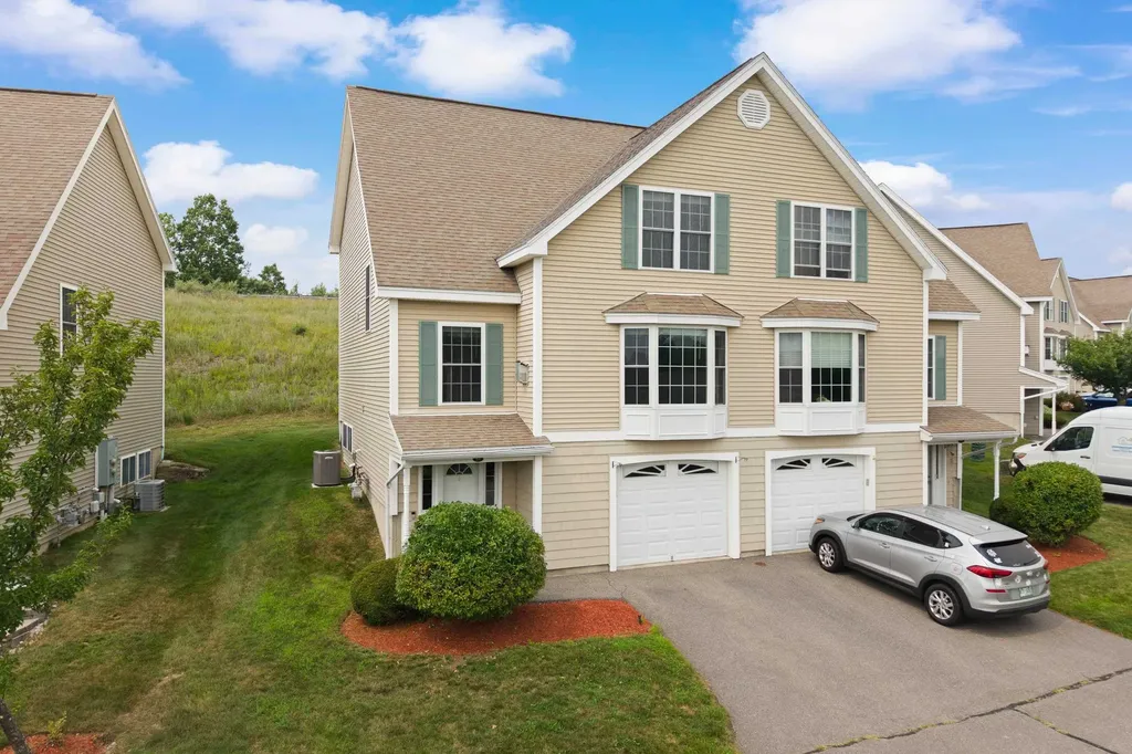 8 Canterberry Court Hudson NH 03051
