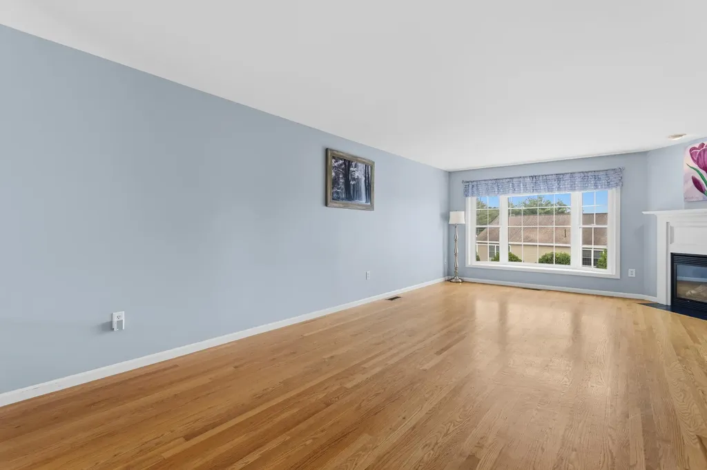 8 Canterberry Court Hudson NH 03051