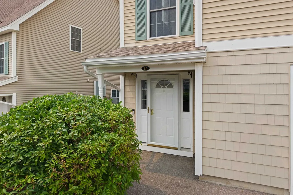 8 Canterberry Court Hudson NH 03051