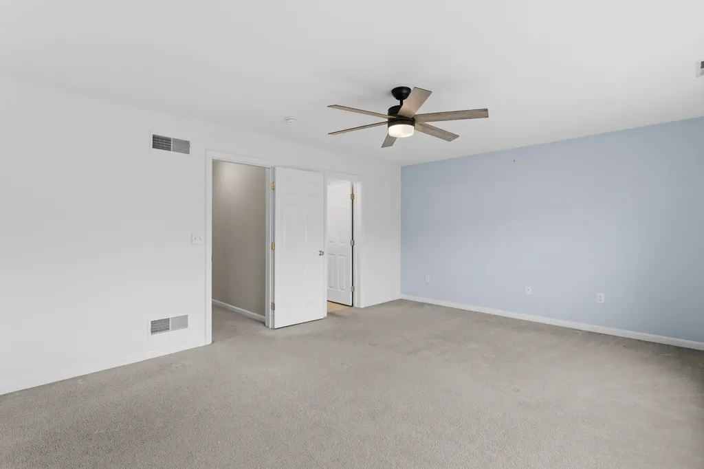 8 Canterberry Court Hudson NH 03051