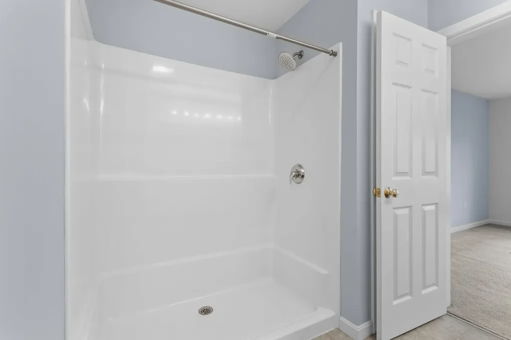 8 Canterberry Court Hudson NH 03051