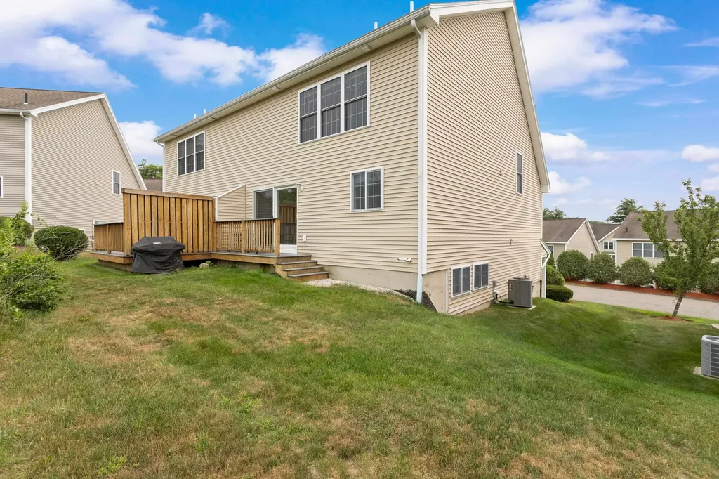 8 Canterberry Court Hudson NH 03051