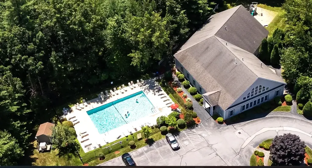 8 Canterberry Court Hudson NH 03051