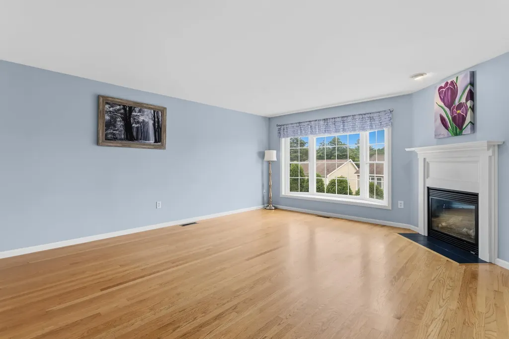 8 Canterberry Court Hudson NH 03051