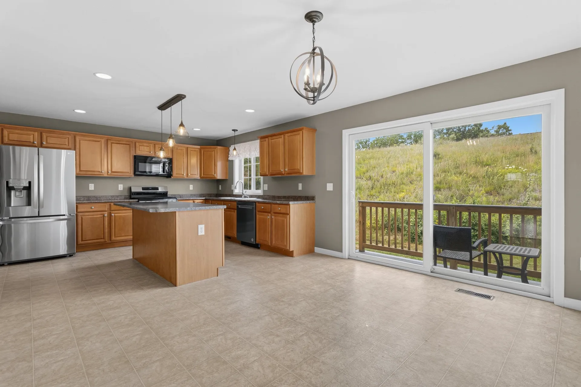 8 Canterberry Court Hudson NH 03051