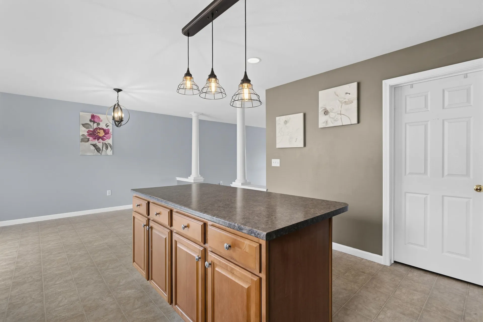 8 Canterberry Court Hudson NH 03051