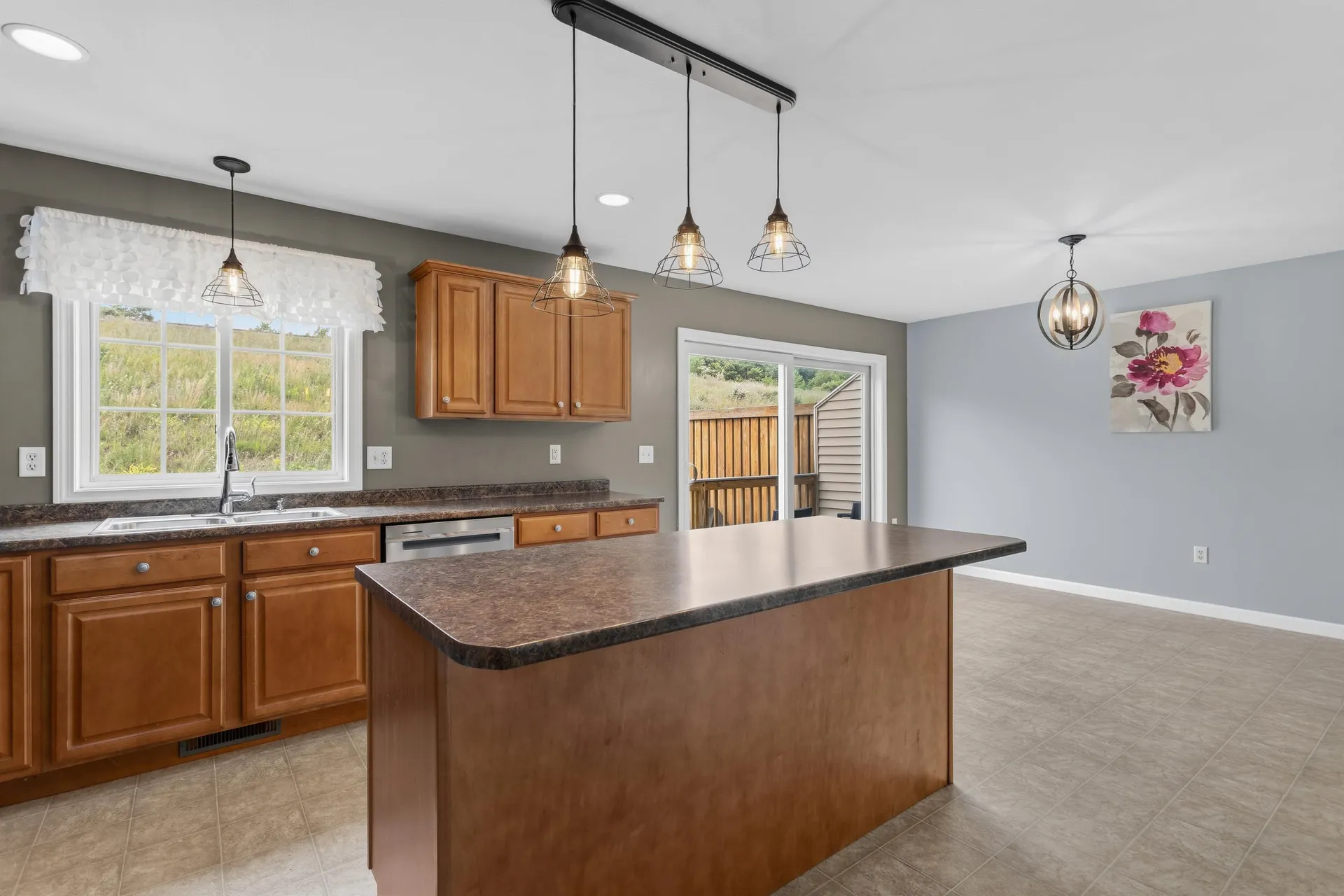 8 Canterberry Court Hudson NH 03051