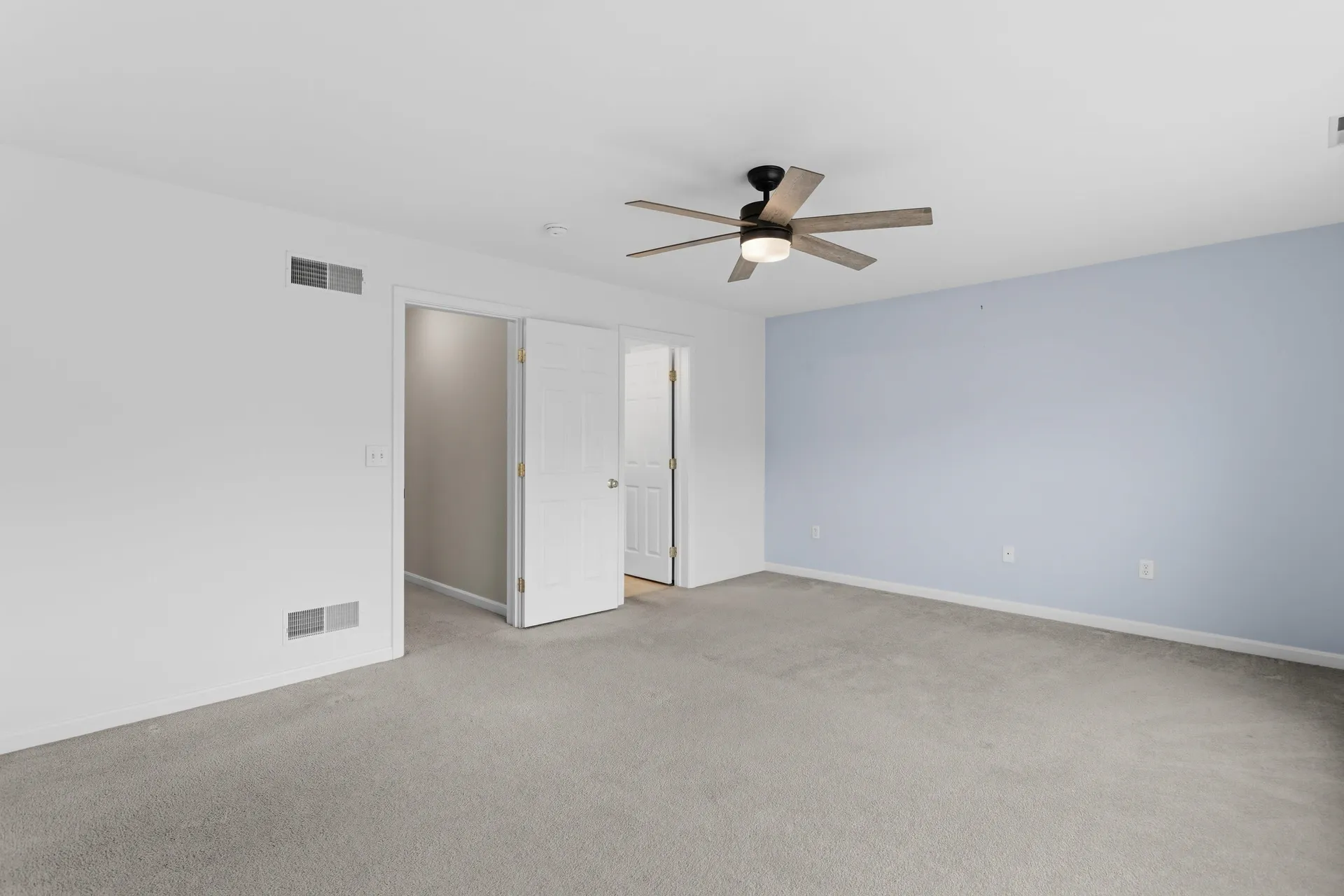8 Canterberry Court Hudson NH 03051