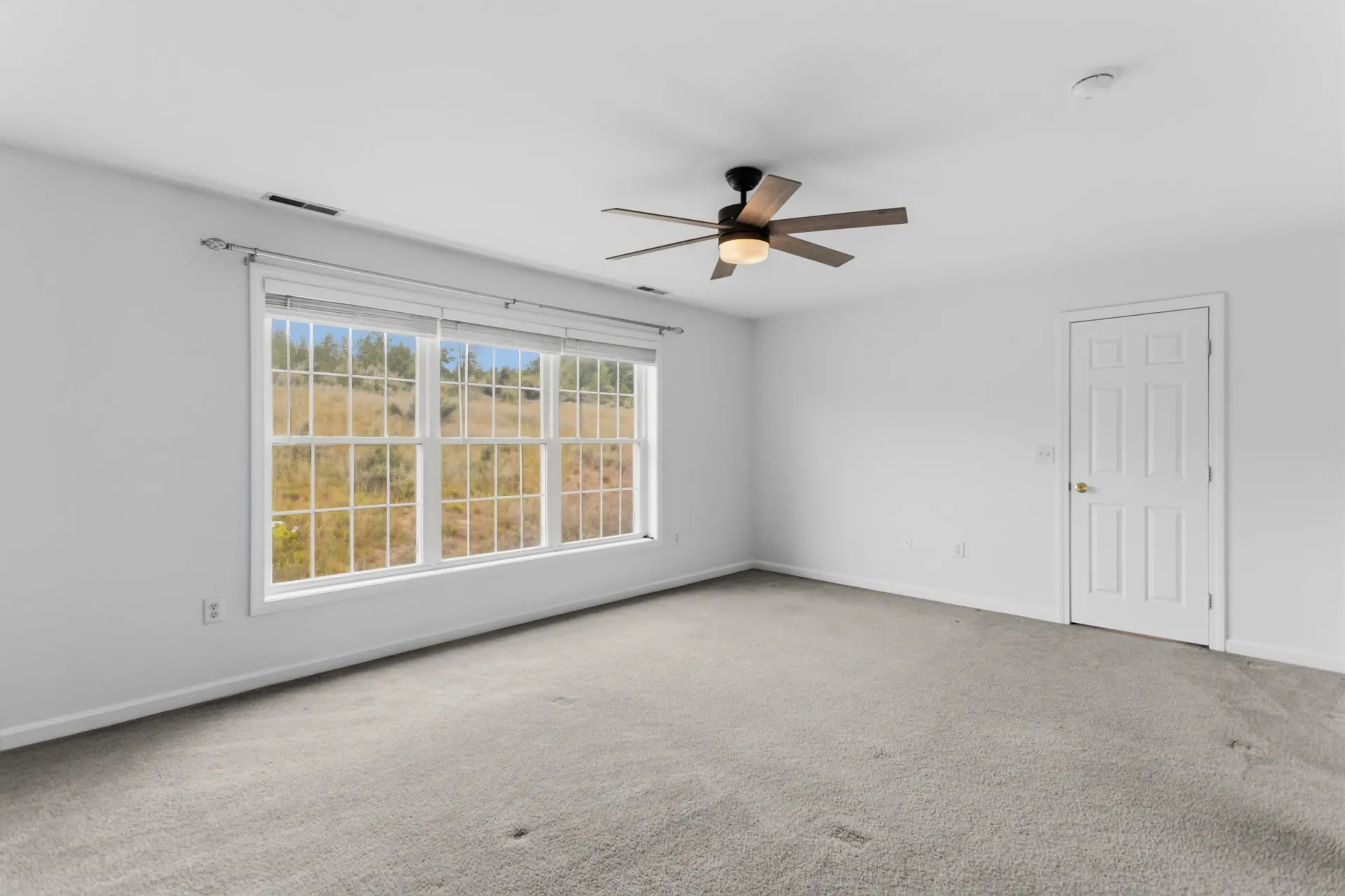 8 Canterberry Court Hudson NH 03051