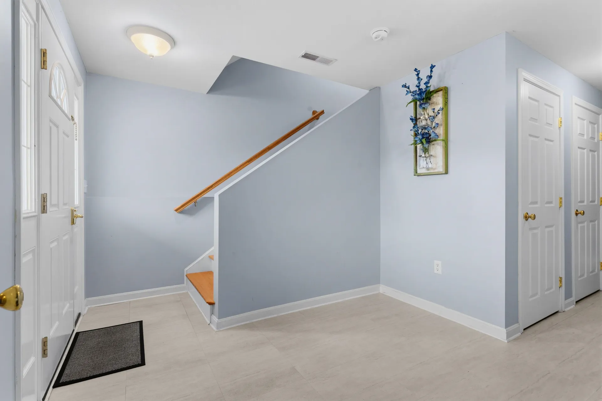 8 Canterberry Court Hudson NH 03051