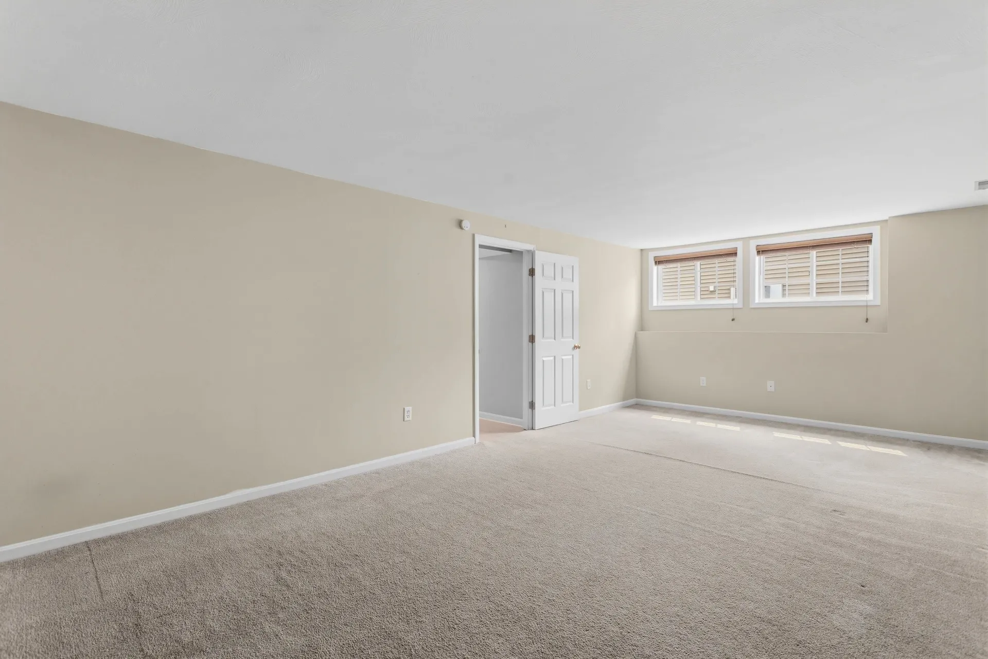 8 Canterberry Court Hudson NH 03051