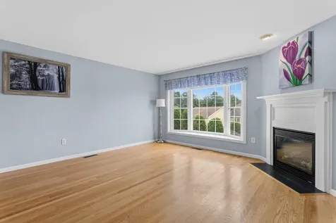 8 Canterberry Court Hudson NH 03051