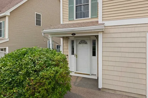8 Canterberry Court Hudson NH 03051