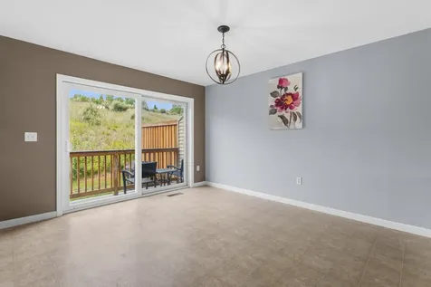 8 Canterberry Court Hudson NH 03051