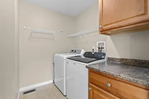 8 Canterberry Court Hudson NH 03051