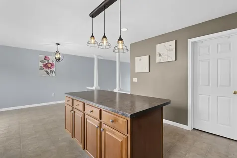 8 Canterberry Court Hudson NH 03051