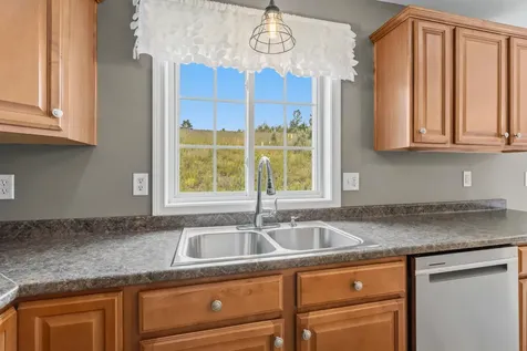 8 Canterberry Court Hudson NH 03051