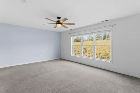 8 Canterberry Court Hudson NH 03051