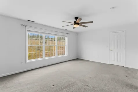 8 Canterberry Court Hudson NH 03051