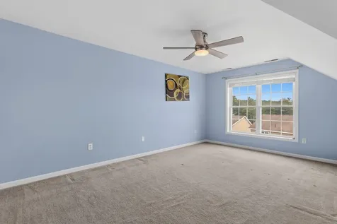 8 Canterberry Court Hudson NH 03051