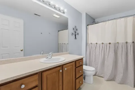 8 Canterberry Court Hudson NH 03051