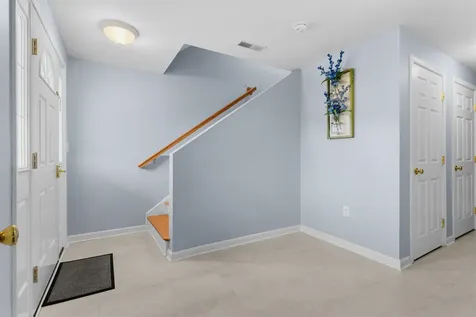 8 Canterberry Court Hudson NH 03051
