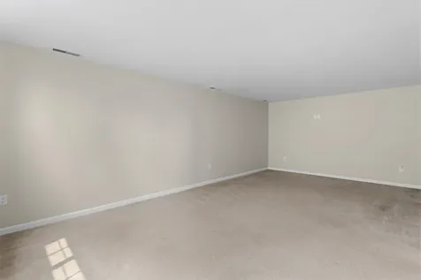 8 Canterberry Court Hudson NH 03051