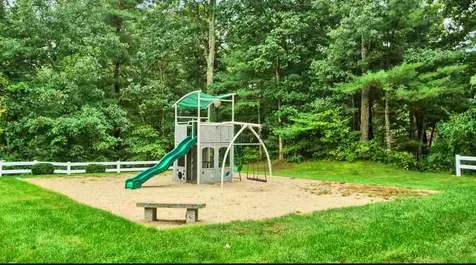 8 Canterberry Court Hudson NH 03051