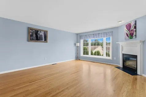 8 Canterberry Court Hudson NH 03051