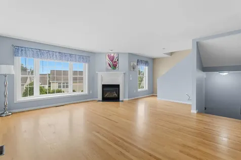8 Canterberry Court Hudson NH 03051