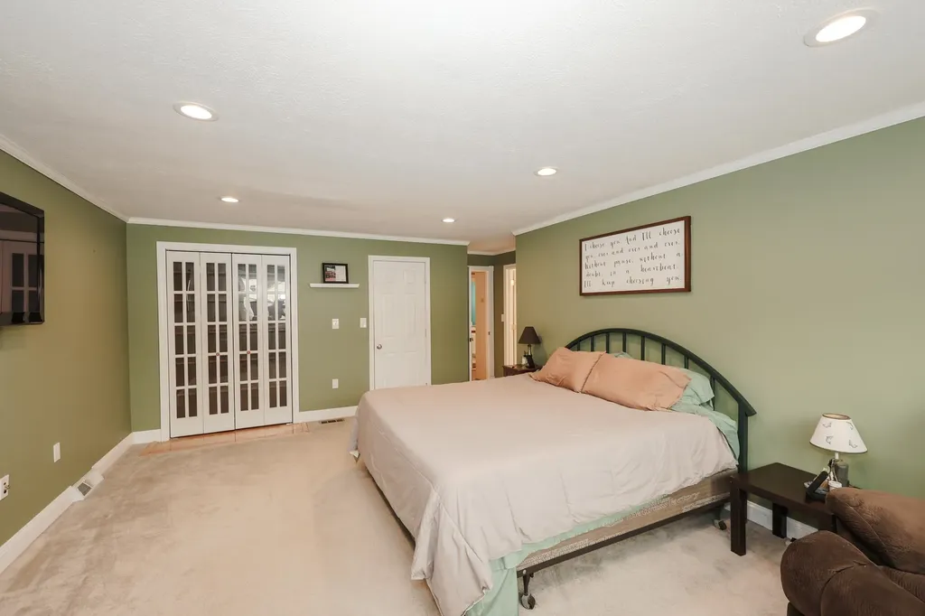 3 Tracey Avenue Nashua NH 03063