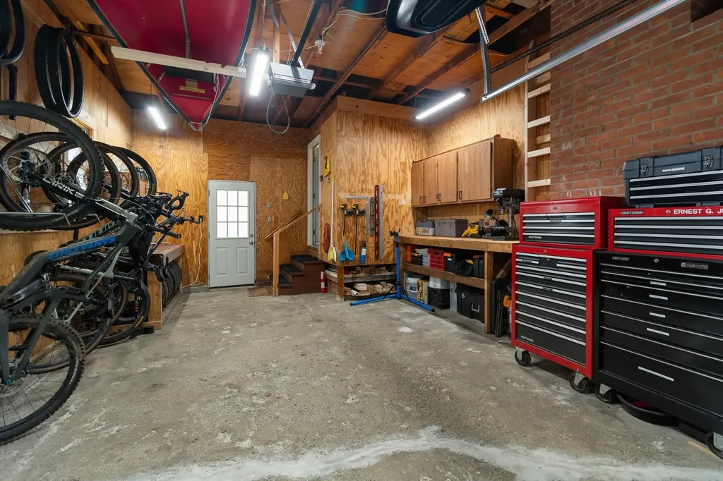 85 Jericho Road Essex VT 05452