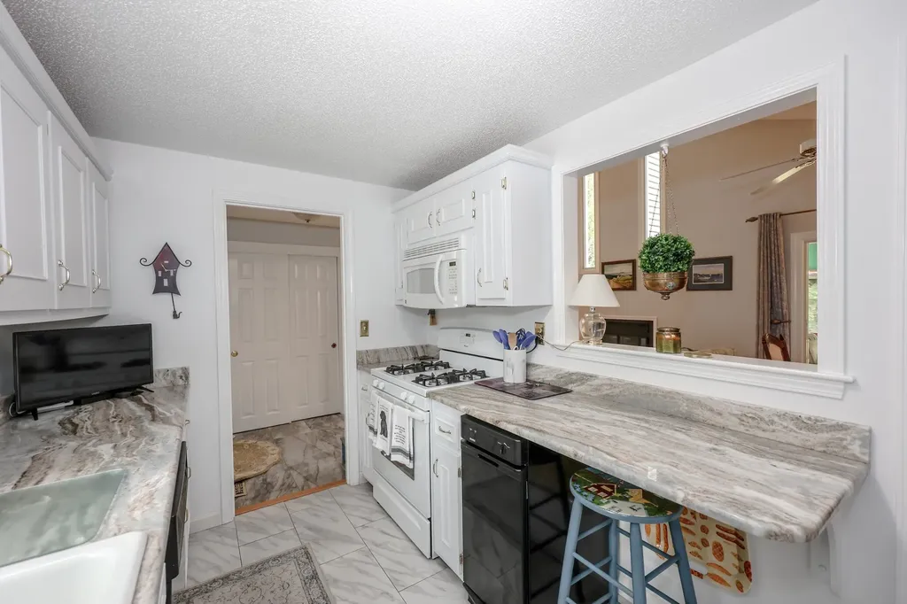 82 Winterwood Drive Londonderry NH 03053