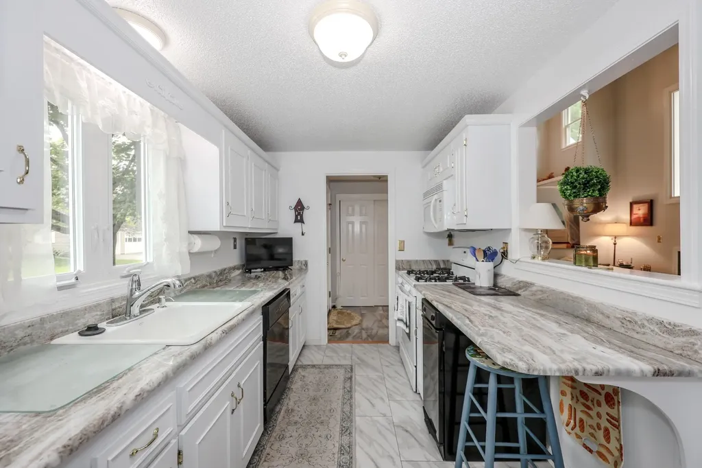 82 Winterwood Drive Londonderry NH 03053