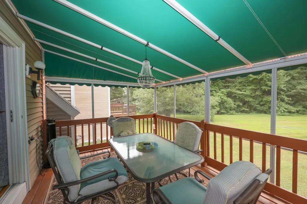 82 Winterwood Drive Londonderry NH 03053