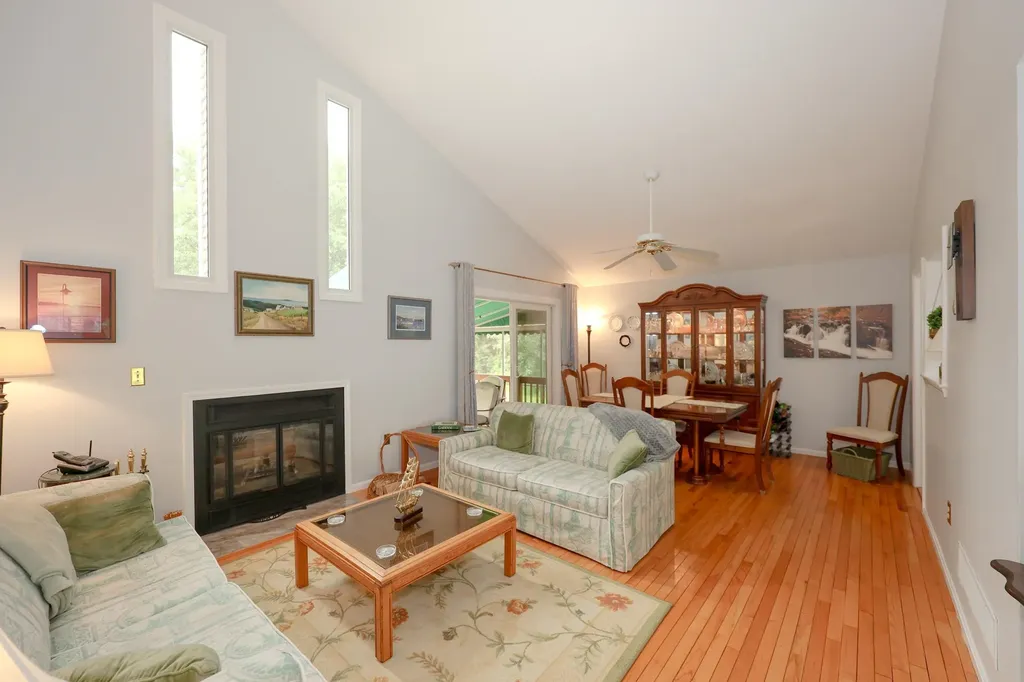 82 Winterwood Drive Londonderry NH 03053