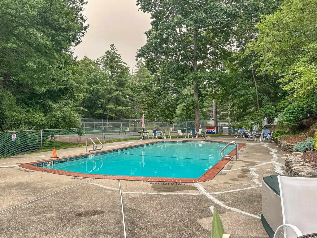 82 Winterwood Drive Londonderry NH 03053